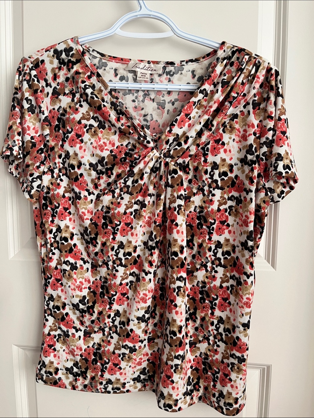 Tradition Floral Twist-Front Short Sleeve Top - Coral Multi - Women